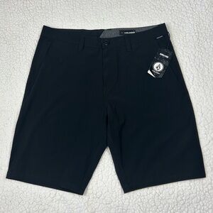 NWT Volcom Surf & Turf Shorts Men's 34 Black Chino 4-Way Stretch Performance